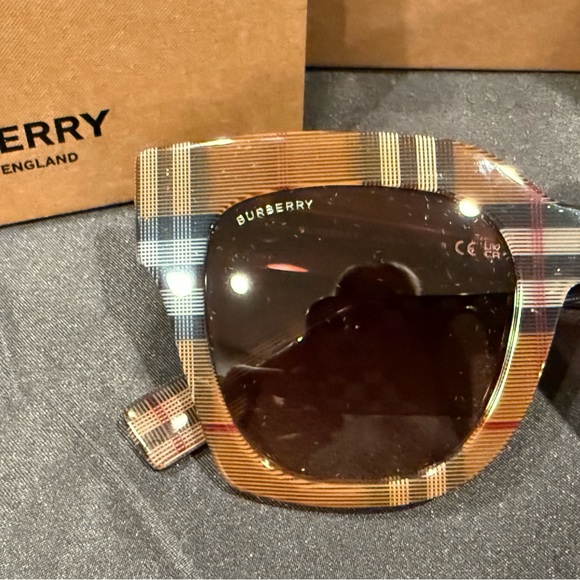 Burberry Kitty BE4364 396713 Sunglasses. NWOT & FULL INCLUSION - Picture 6 of 16
